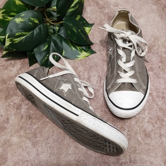Converse Other - Converse One Star junior gray & white sneakers